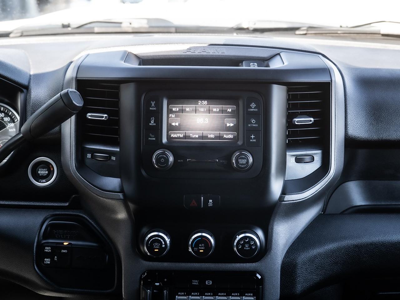 2023 RAM 2500 Tradesman 4x4 Crew Cab 8' Box Photo8