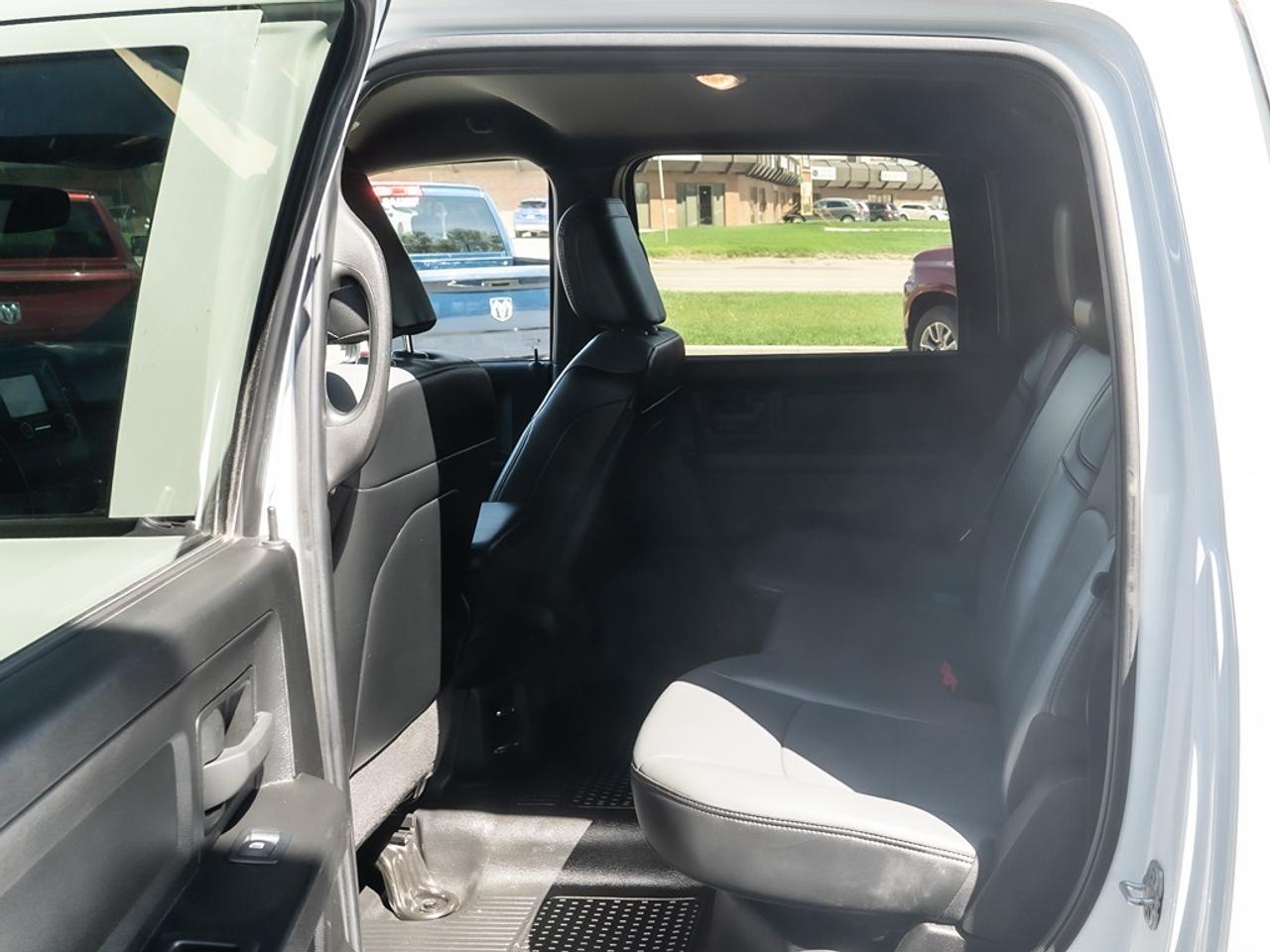2023 RAM 2500 Tradesman 4x4 Crew Cab 8' Box Photo39