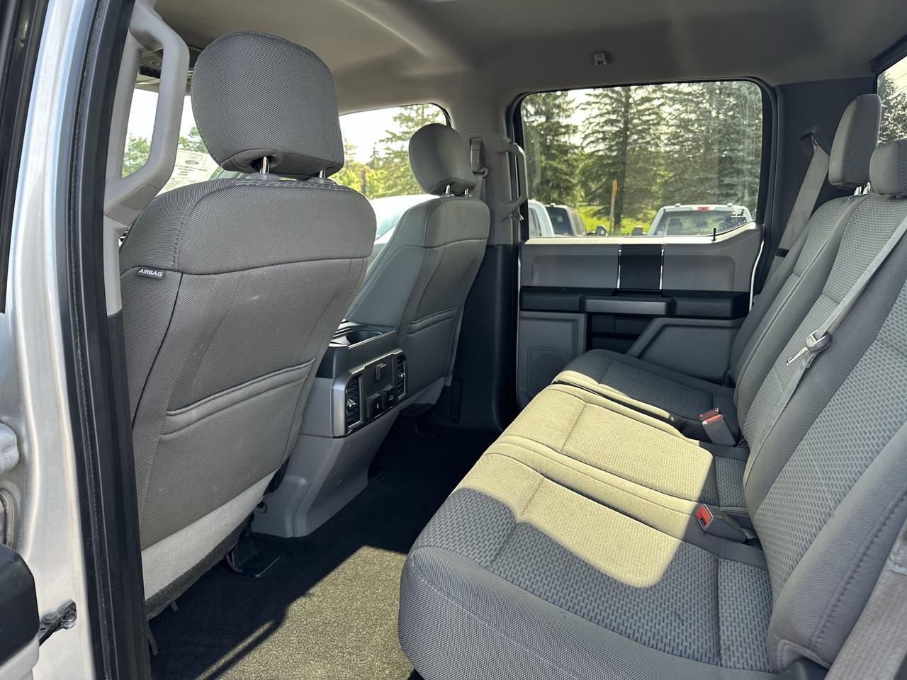 2018 Ford F-350 XLT 4WD Crew Cab 8' Box Photo