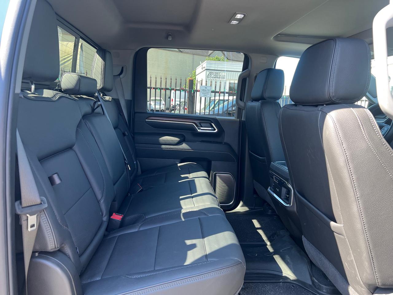 2025 GMC Sierra 3500 Denali Photo10