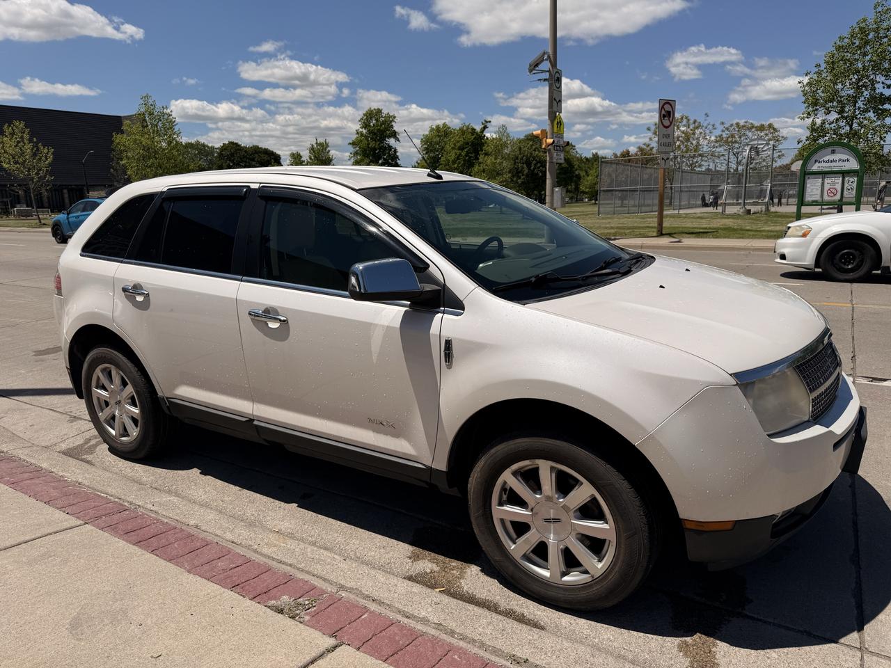 2010 Lincoln MKX AWD 4DR Photo