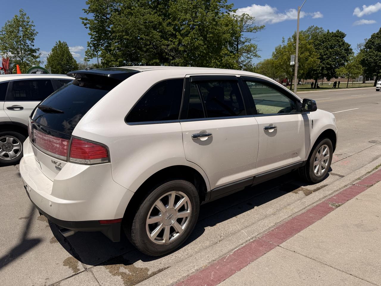 2010 Lincoln MKX AWD 4DR Photo