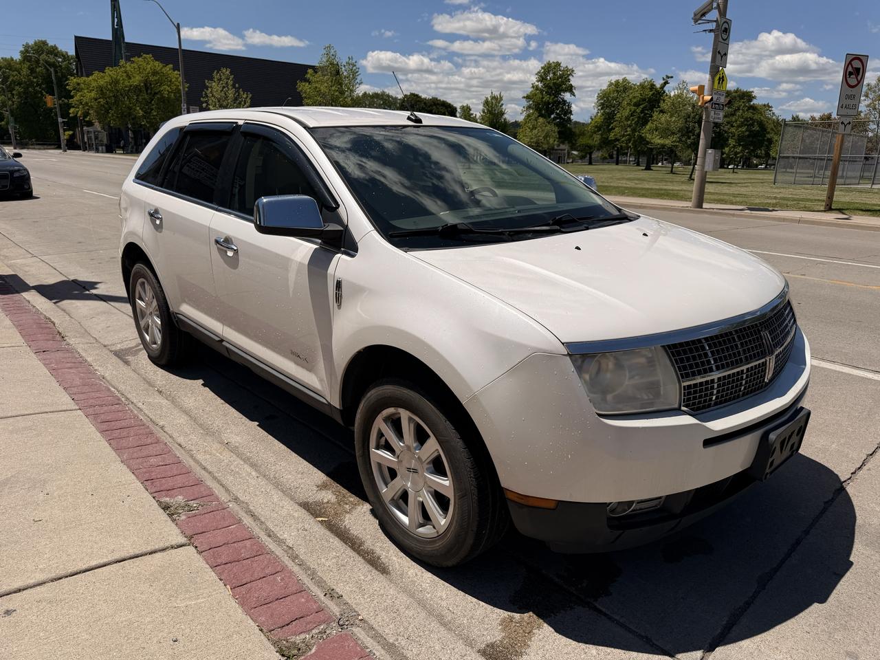 2010 Lincoln MKX AWD 4DR Photo
