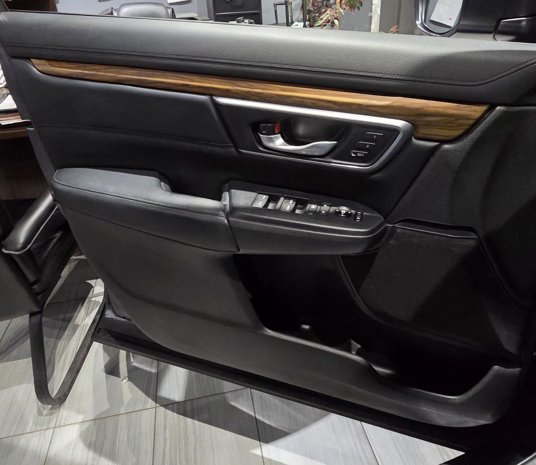 2017 Honda CR-V Touring Photo