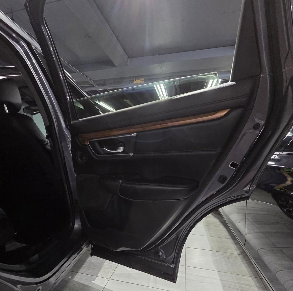2017 Honda CR-V Touring Photo