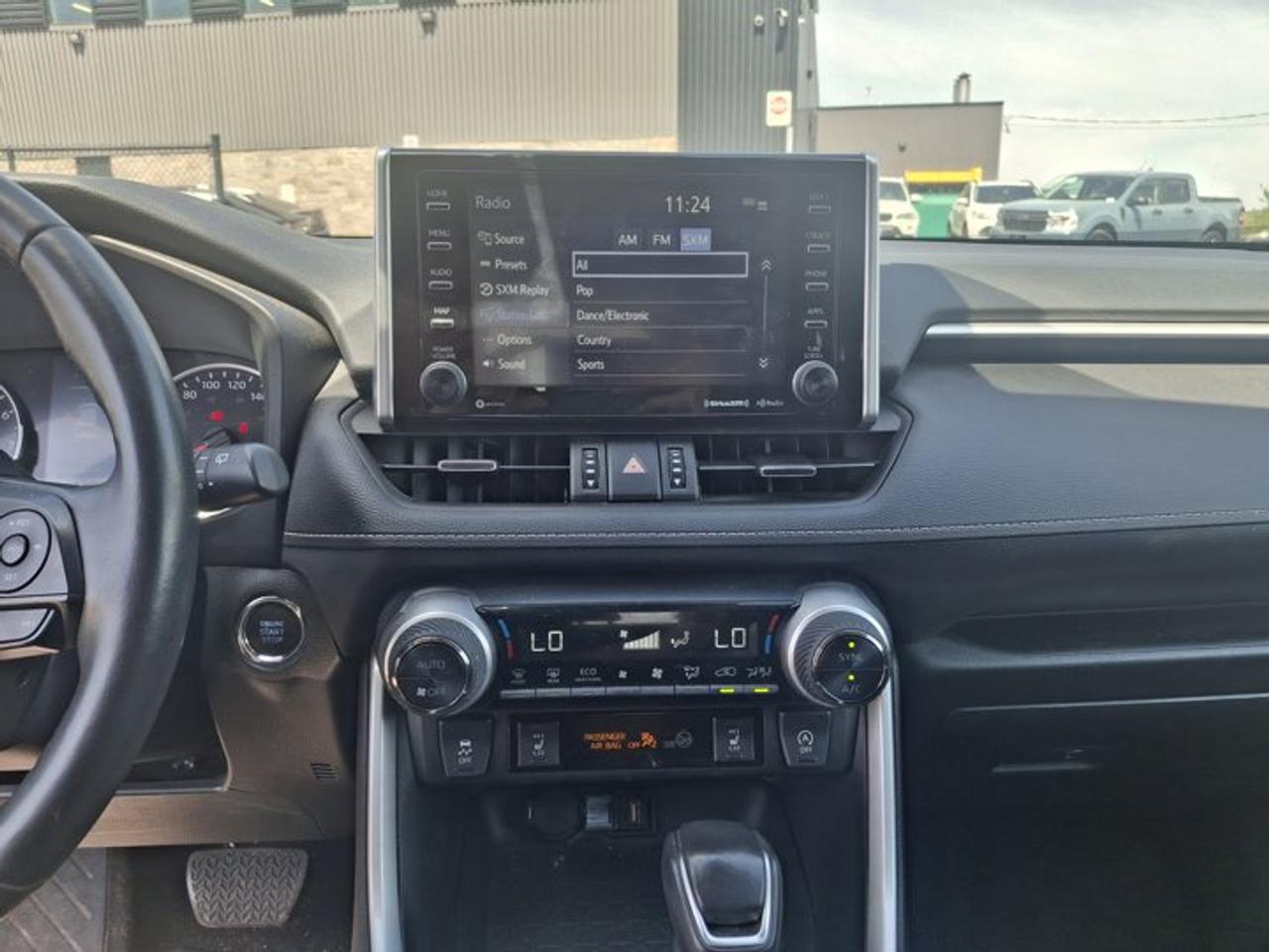 2022 Toyota RAV4 XLE Premium AWD | Leather | Sunroof | Heated Wheel + Seats | CarPlay + Android | Power Seat & More ! Photo3
