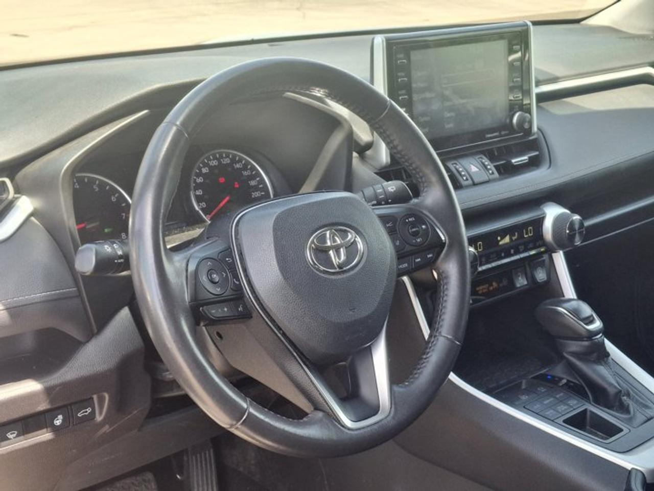 2022 Toyota RAV4 XLE Premium AWD | Leather | Sunroof | Heated Wheel + Seats | CarPlay + Android | Power Seat & More ! Photo