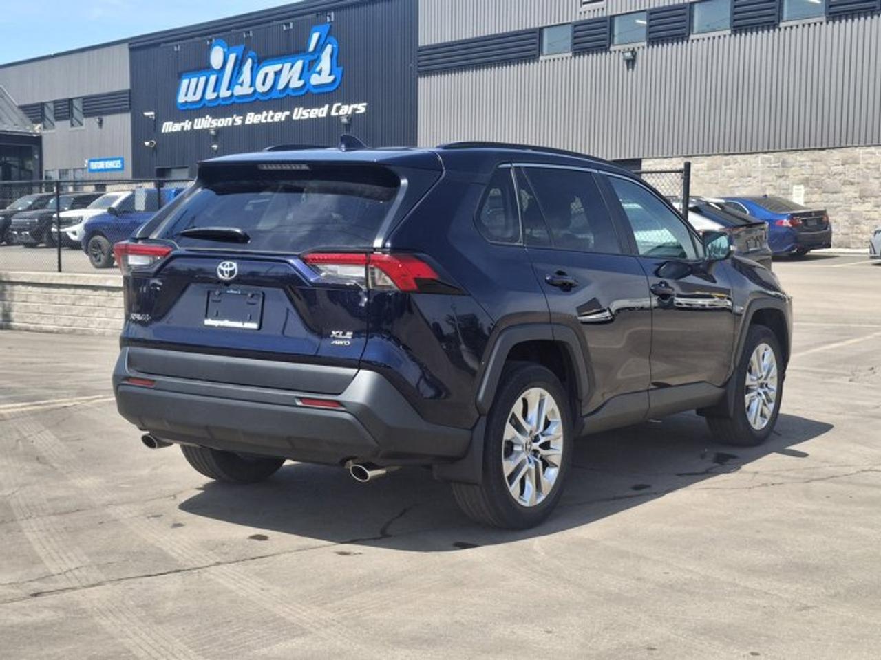 2022 Toyota RAV4 XLE Premium AWD | Leather | Sunroof | Heated Wheel + Seats | CarPlay + Android | Power Seat & More ! Photo