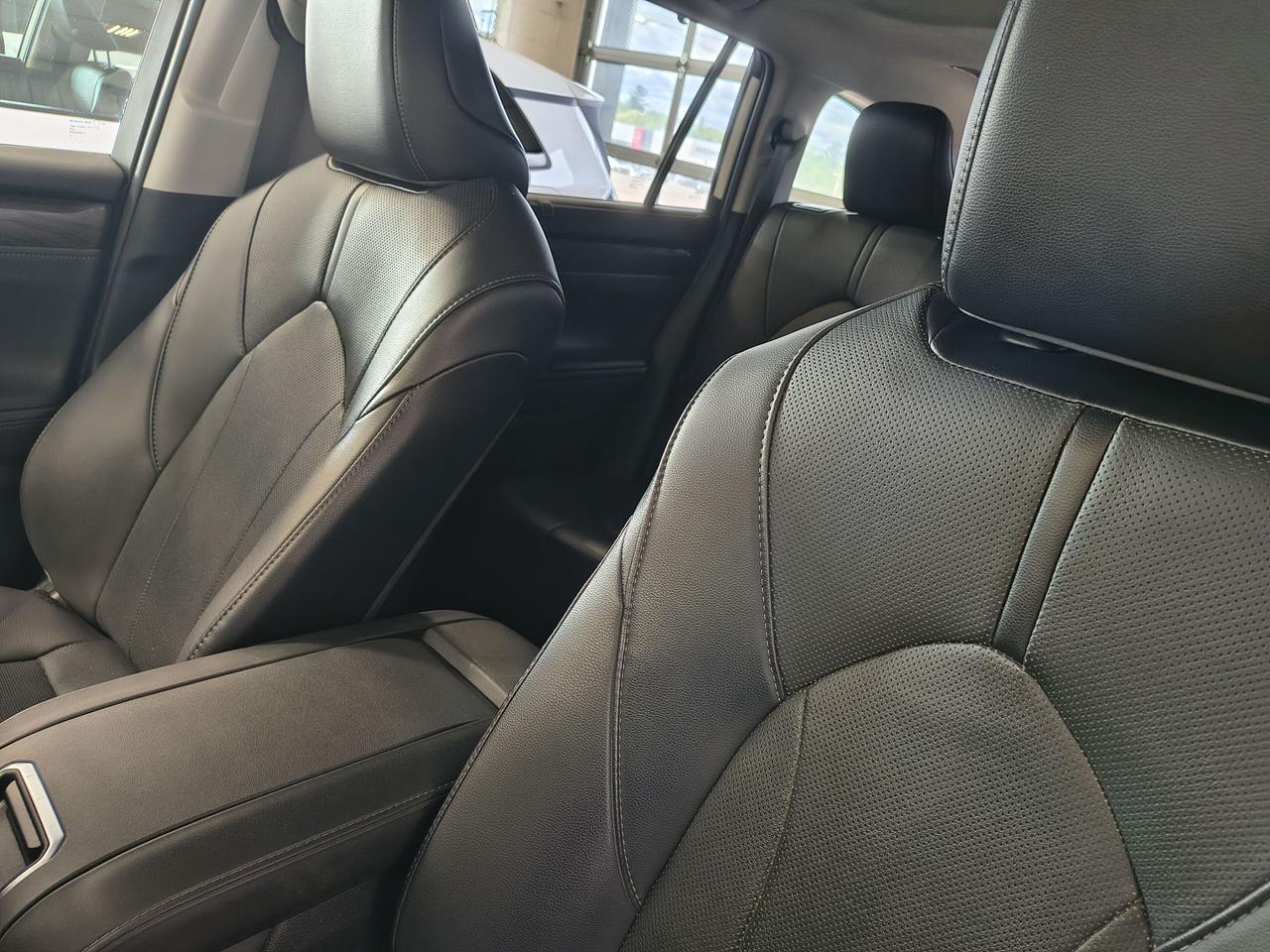2021 Toyota Highlander LIMITED  Photo0