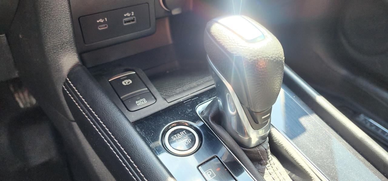 2021 Nissan Kicks SR Photo