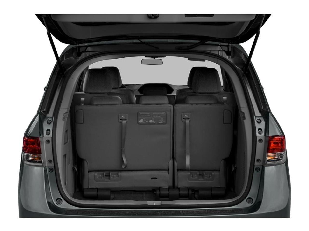 2015 Honda Odyssey SE Photo