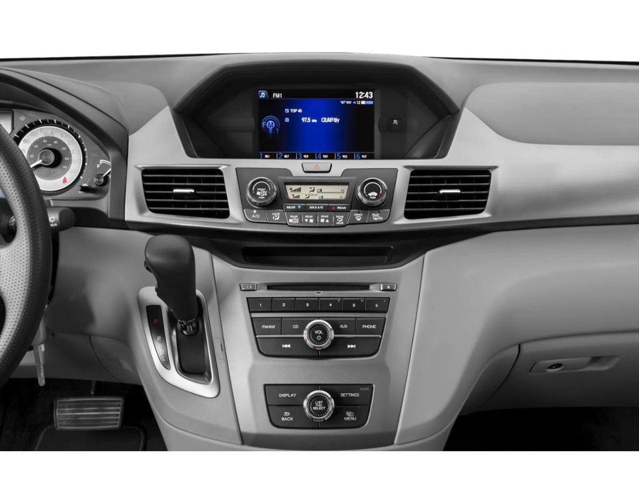 2015 Honda Odyssey SE Photo