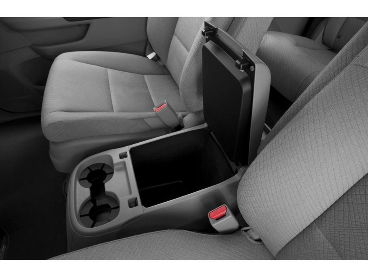 2015 Honda Odyssey SE Photo