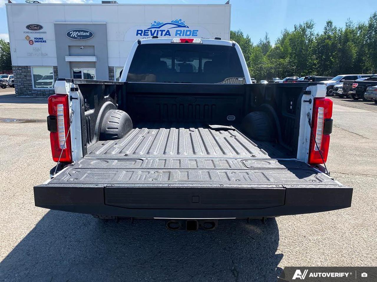 2024 Ford F-250 Lariat LARIAT ULTIMATE | BLACK APPEARANCE | 6.7 HO DIESEL Photo