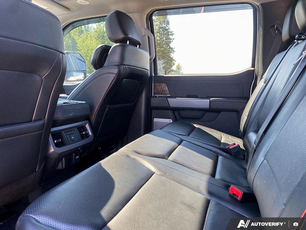 2024 Ford F-250 Lariat LARIAT ULTIMATE | BLACK APPEARANCE | 6.7 HO DIESEL Photo