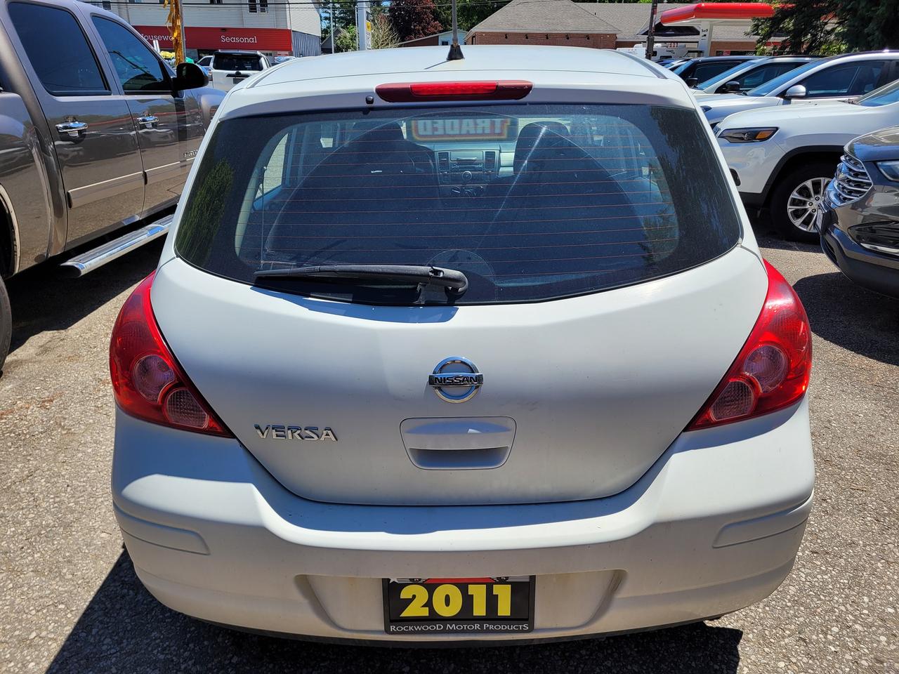 2011 Nissan Versa 5dr HB I4 Auto 1.8 S *ASIS Special* Air Blows Cold Photo2