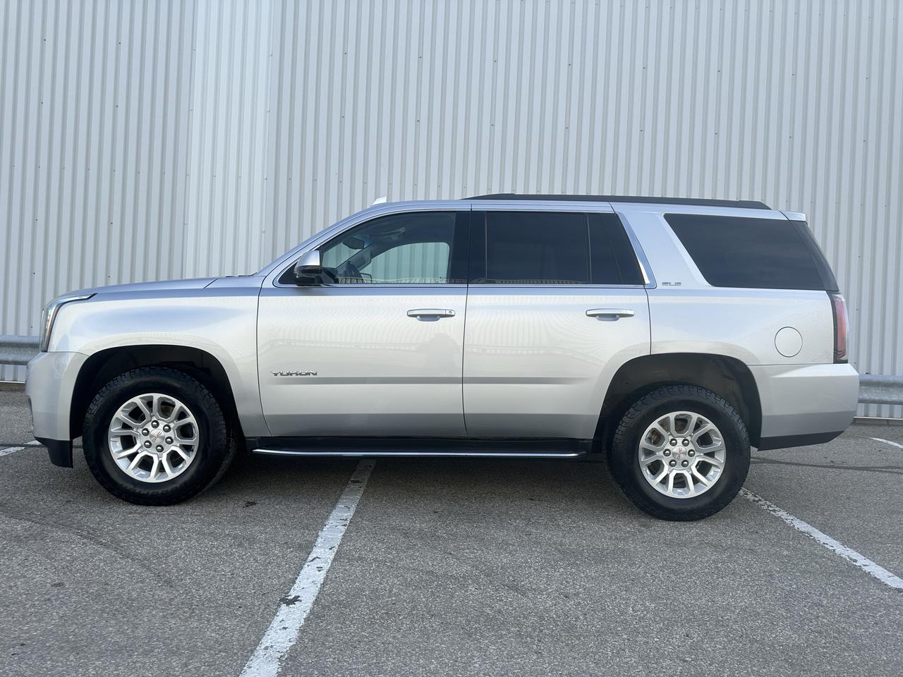 2017 GMC Yukon SLE 8 PASSENGERS - ONE OWNER NO ACCIDENTS Photo
