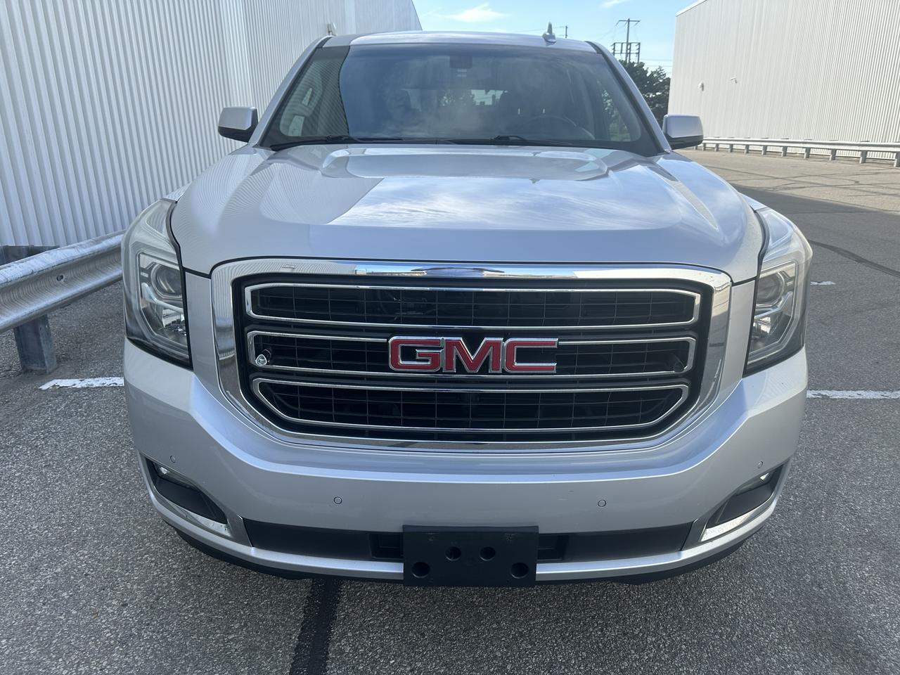 2017 GMC Yukon SLE 8 PASSENGERS - ONE OWNER NO ACCIDENTS Photo