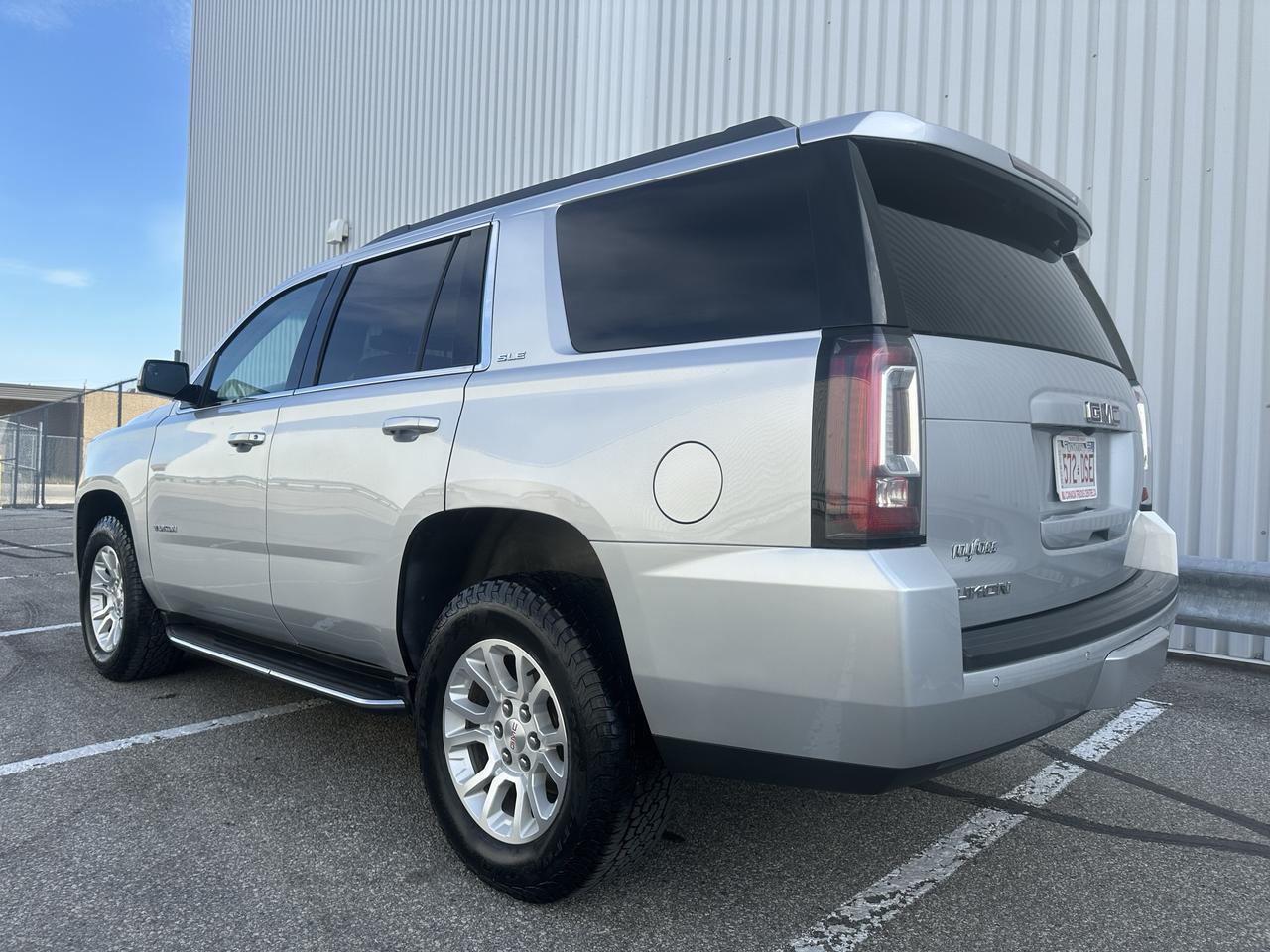 2017 GMC Yukon SLE 8 PASSENGERS - ONE OWNER NO ACCIDENTS Photo3
