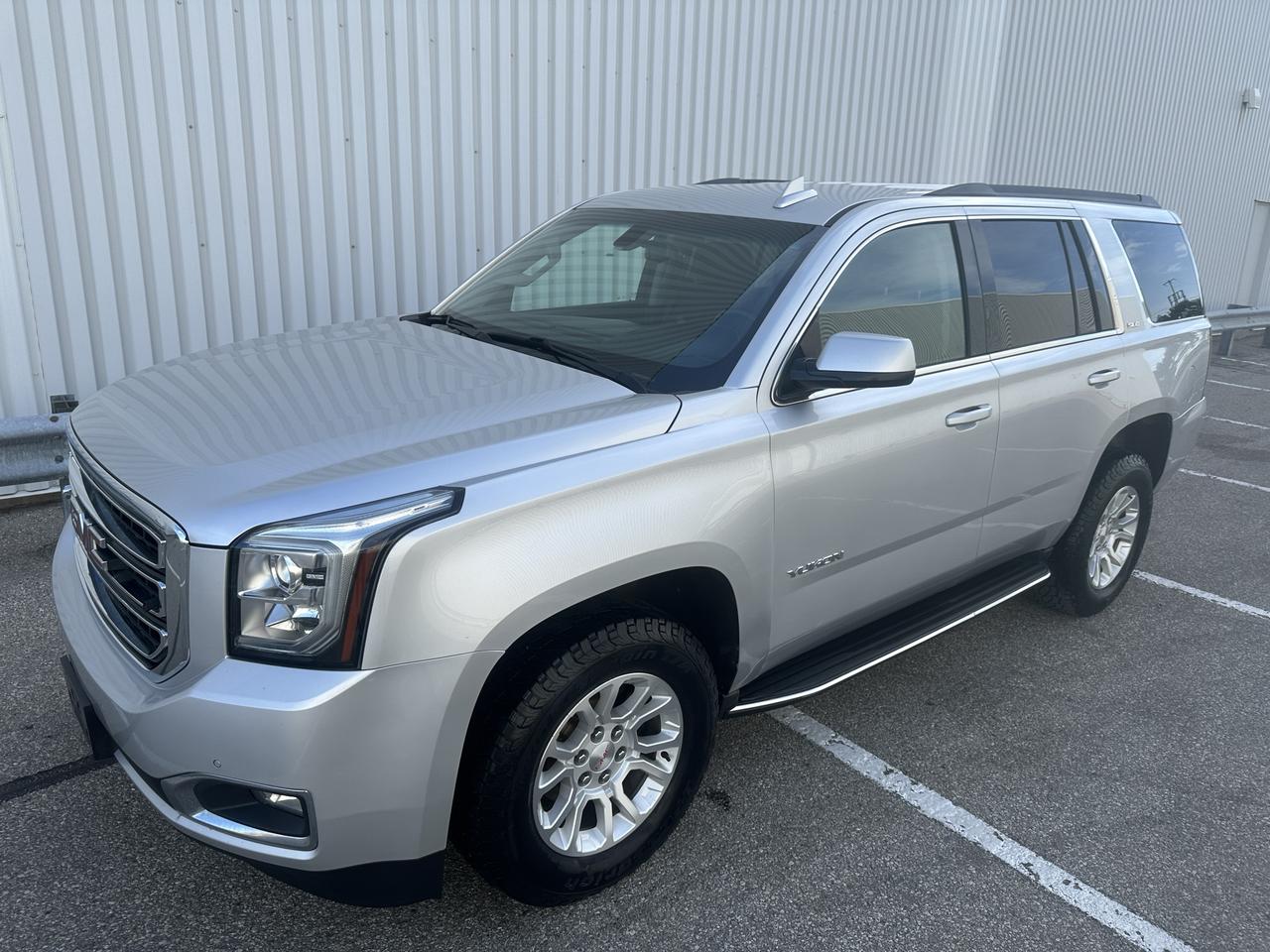 2017 GMC Yukon SLE 8 PASSENGERS - ONE OWNER NO ACCIDENTS Photo