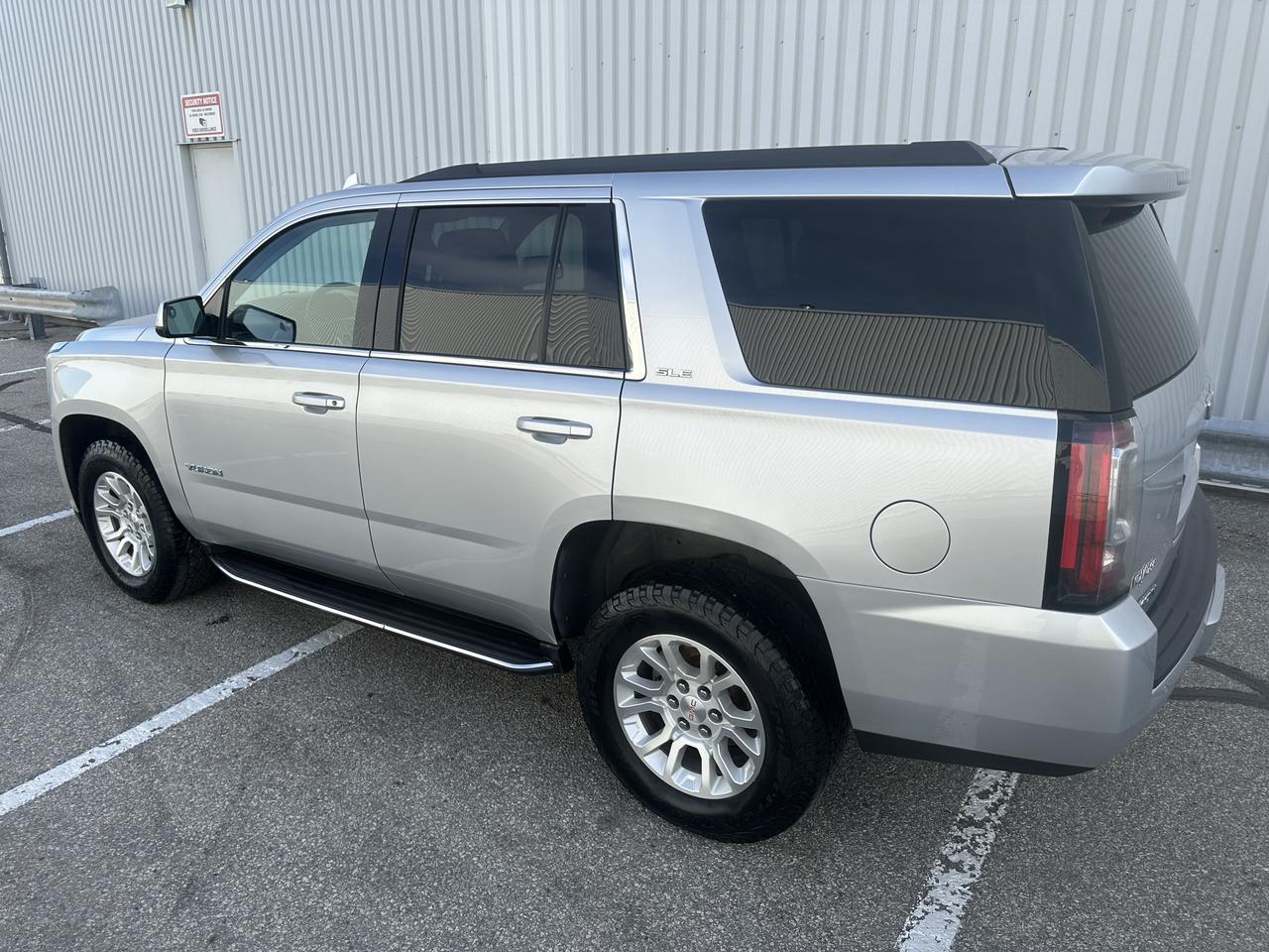 2017 GMC Yukon SLE 8 PASSENGERS - ONE OWNER NO ACCIDENTS Photo
