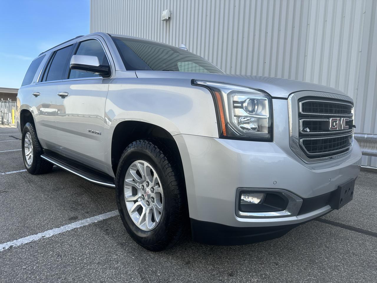 2017 GMC Yukon SLE 8 PASSENGERS - ONE OWNER NO ACCIDENTS Photo