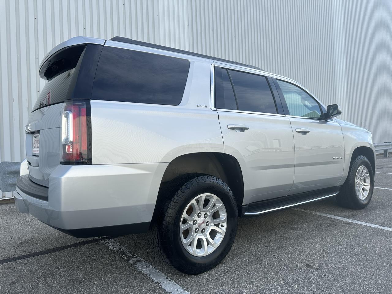 2017 GMC Yukon SLE 8 PASSENGERS - ONE OWNER NO ACCIDENTS Photo