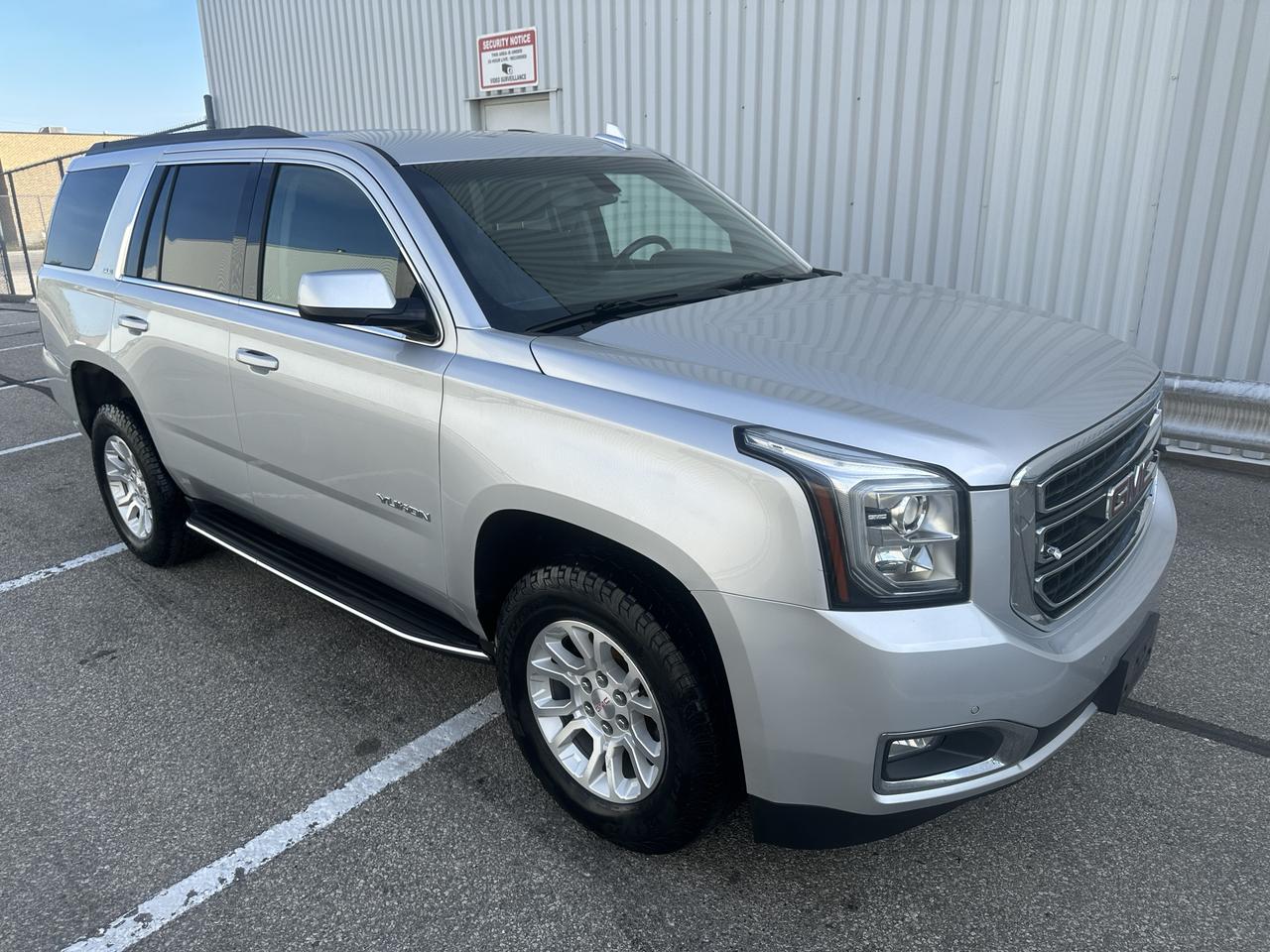 2017 GMC Yukon SLE 8 PASSENGERS - ONE OWNER NO ACCIDENTS Photo