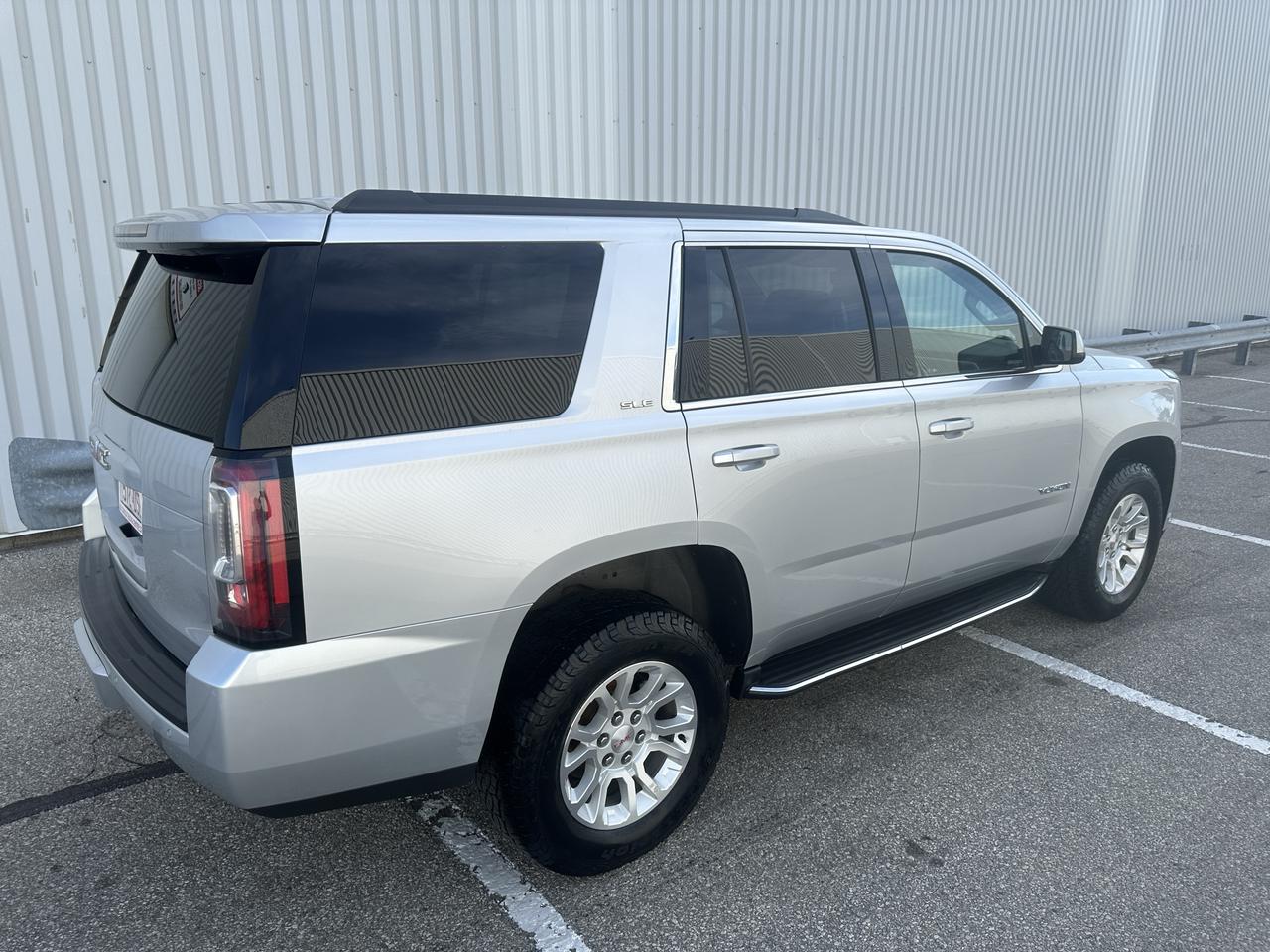2017 GMC Yukon SLE 8 PASSENGERS - ONE OWNER NO ACCIDENTS Photo