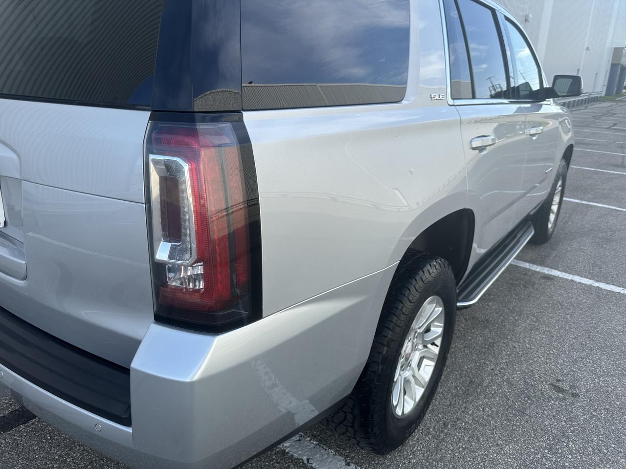 2017 GMC Yukon SLE 8 PASSENGERS - ONE OWNER NO ACCIDENTS Photo