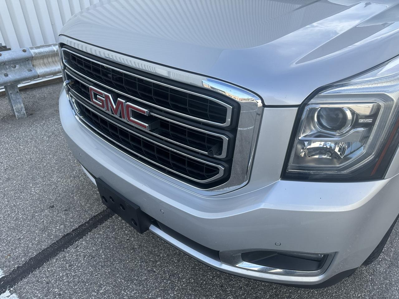 2017 GMC Yukon SLE 8 PASSENGERS - ONE OWNER NO ACCIDENTS Photo