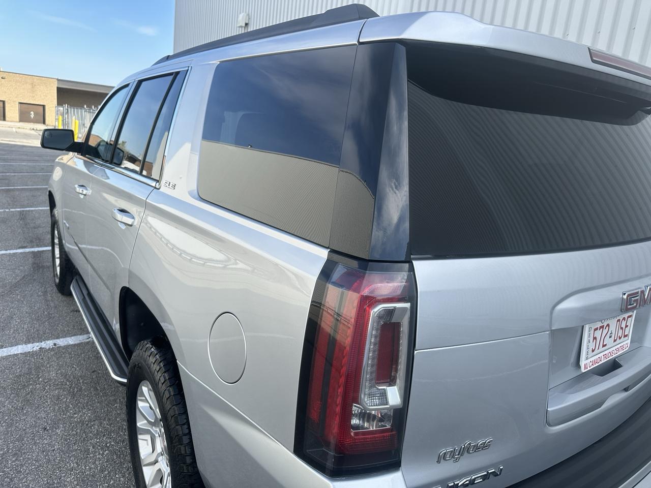 2017 GMC Yukon SLE 8 PASSENGERS - ONE OWNER NO ACCIDENTS Photo