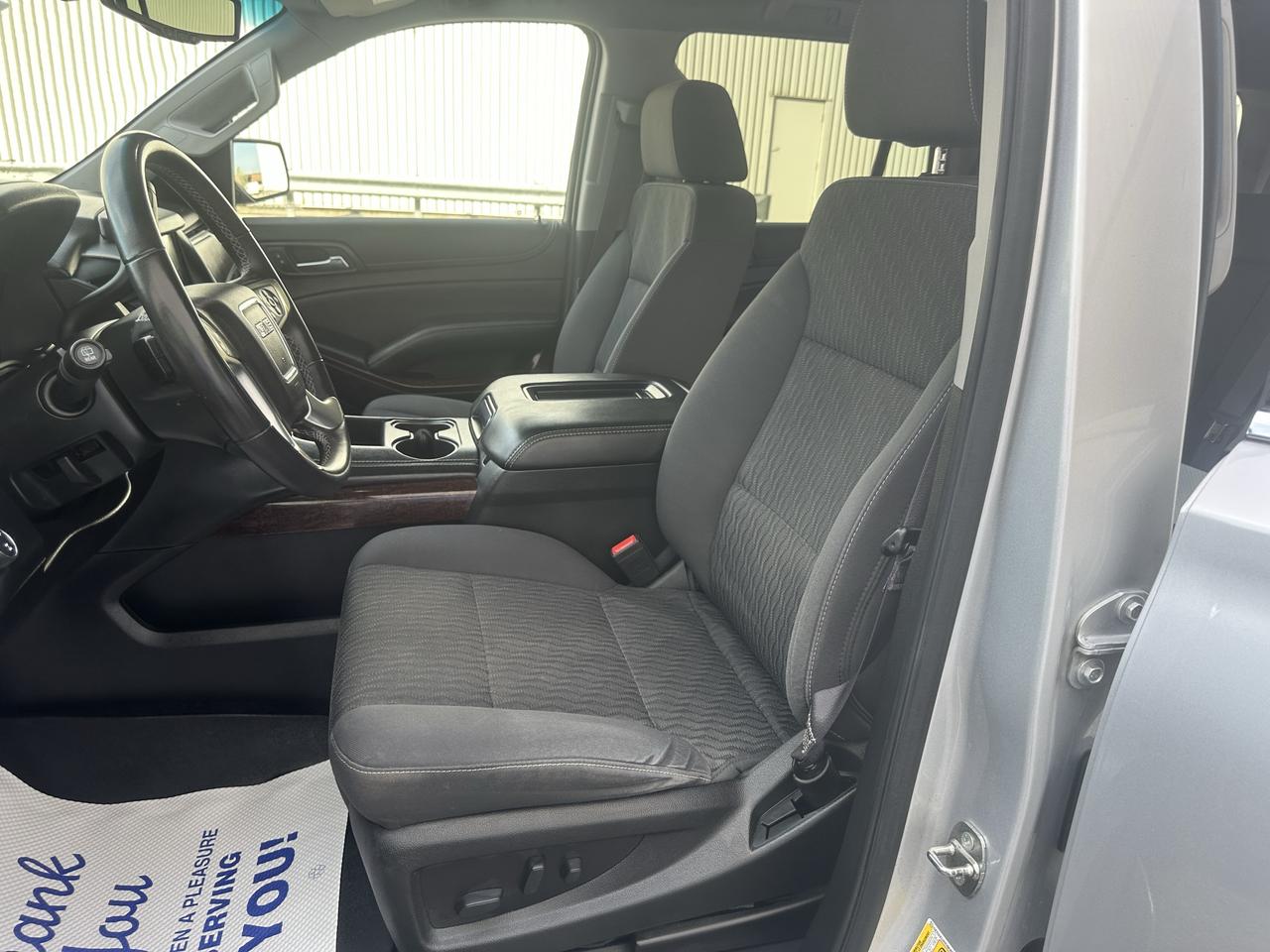 2017 GMC Yukon SLE 8 PASSENGERS - ONE OWNER NO ACCIDENTS Photo