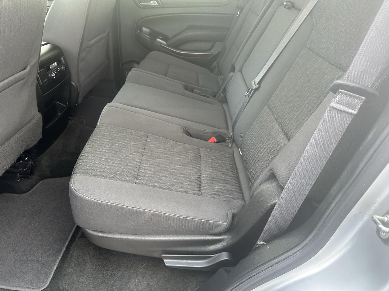 2017 GMC Yukon SLE 8 PASSENGERS - ONE OWNER NO ACCIDENTS Photo