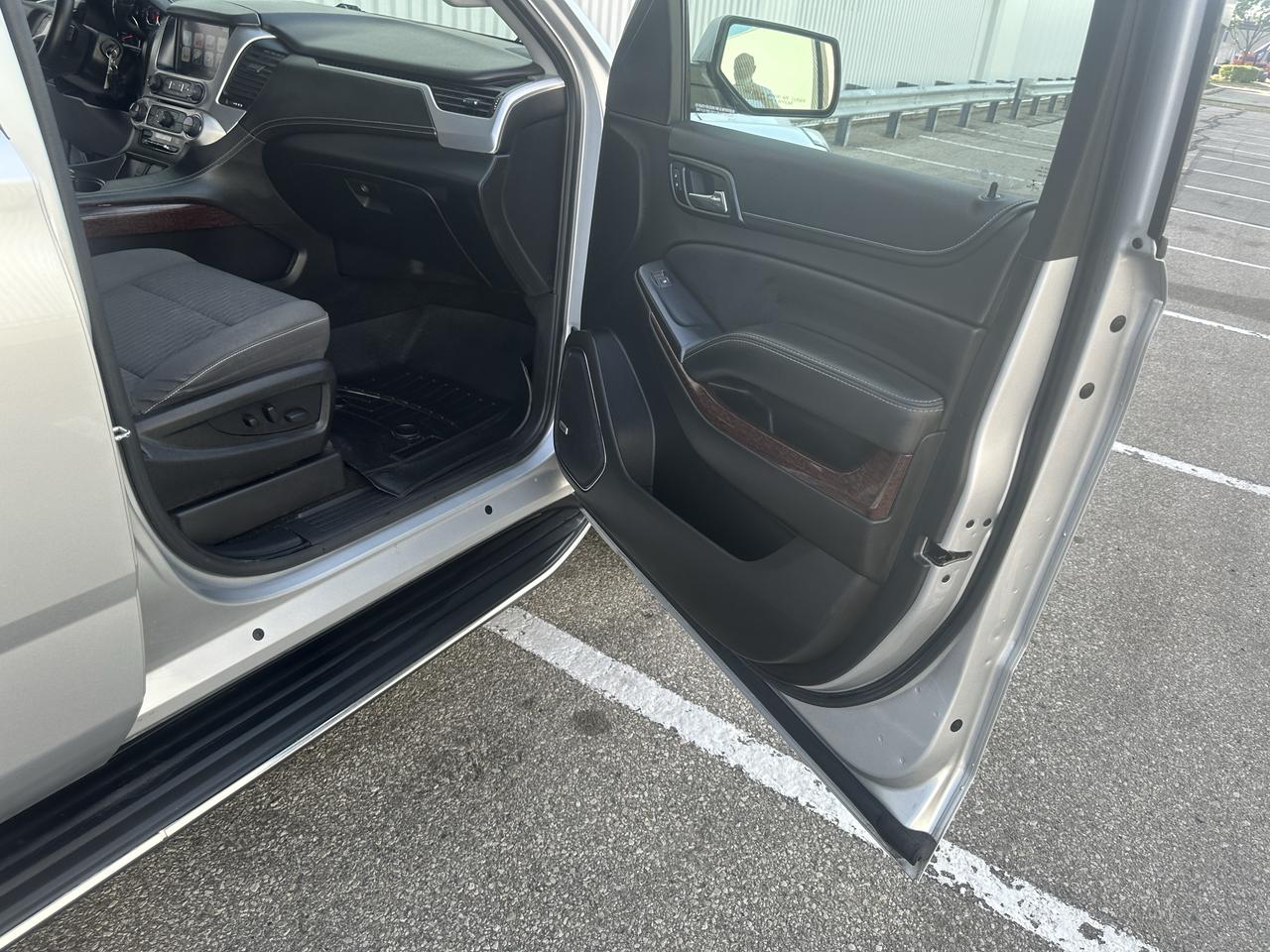 2017 GMC Yukon SLE 8 PASSENGERS - ONE OWNER NO ACCIDENTS Photo