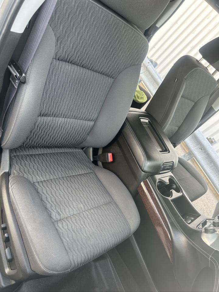 2017 GMC Yukon SLE 8 PASSENGERS - ONE OWNER NO ACCIDENTS Photo