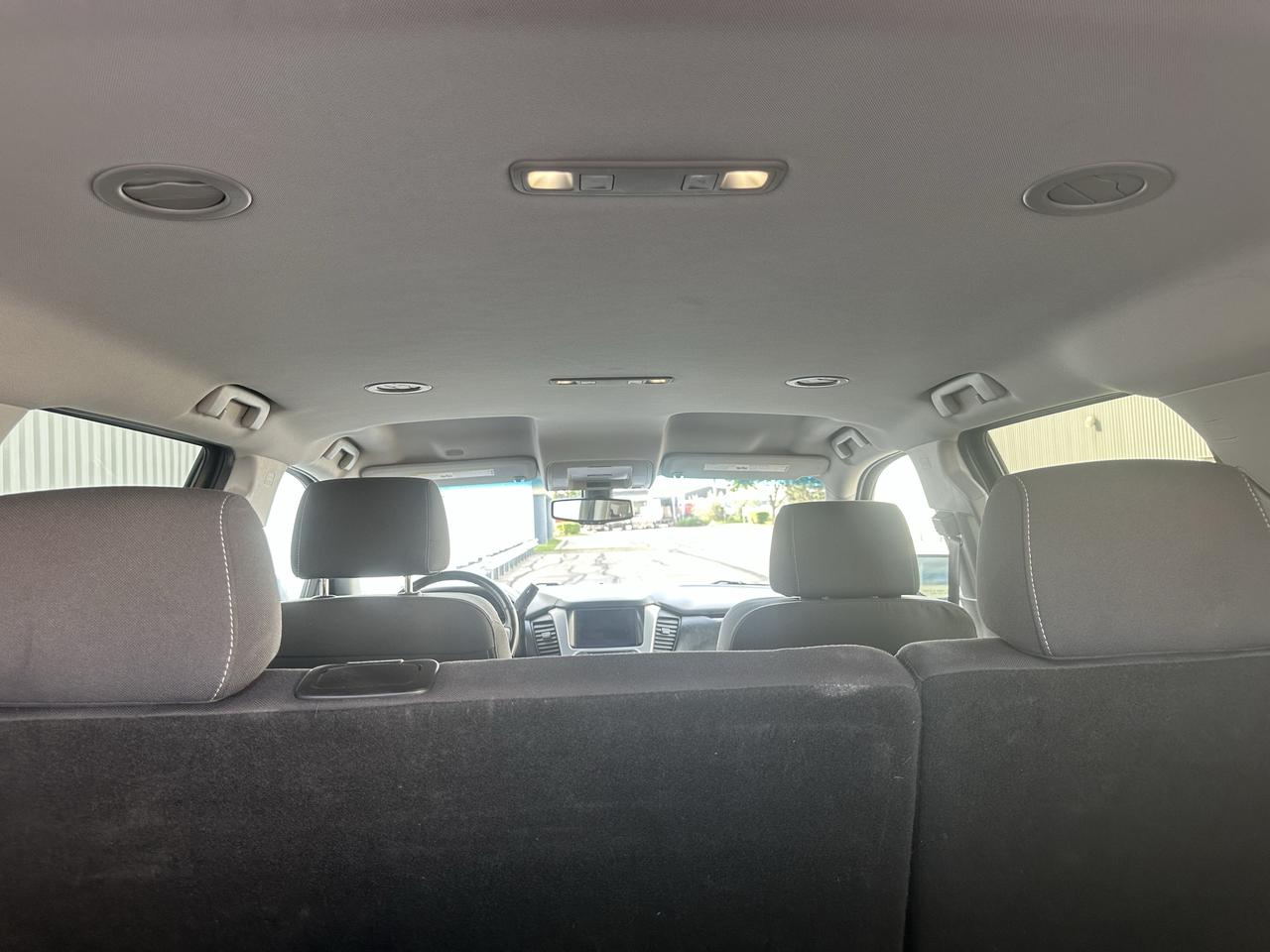 2017 GMC Yukon SLE 8 PASSENGERS - ONE OWNER NO ACCIDENTS Photo