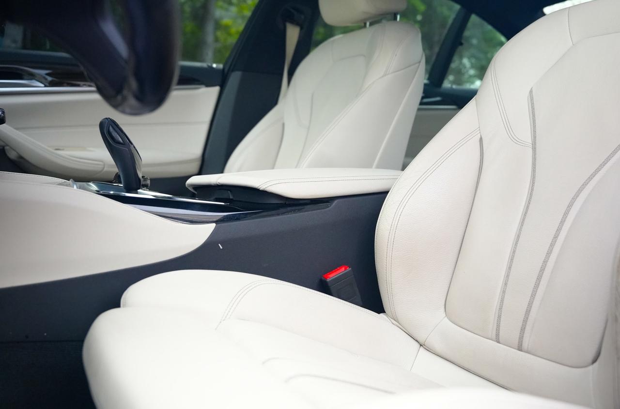 2018 BMW 5 Series 530i xDrive Photo