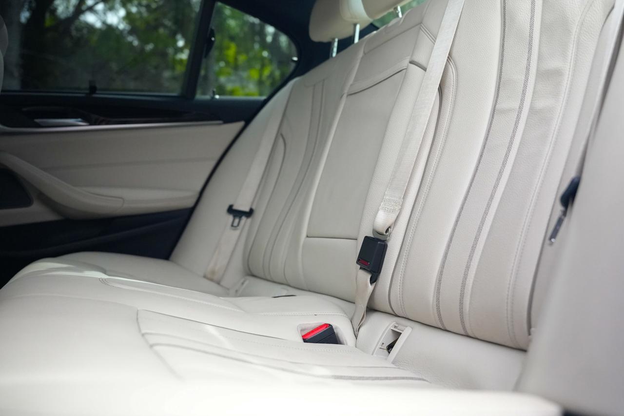 2018 BMW 5 Series 530i xDrive Photo