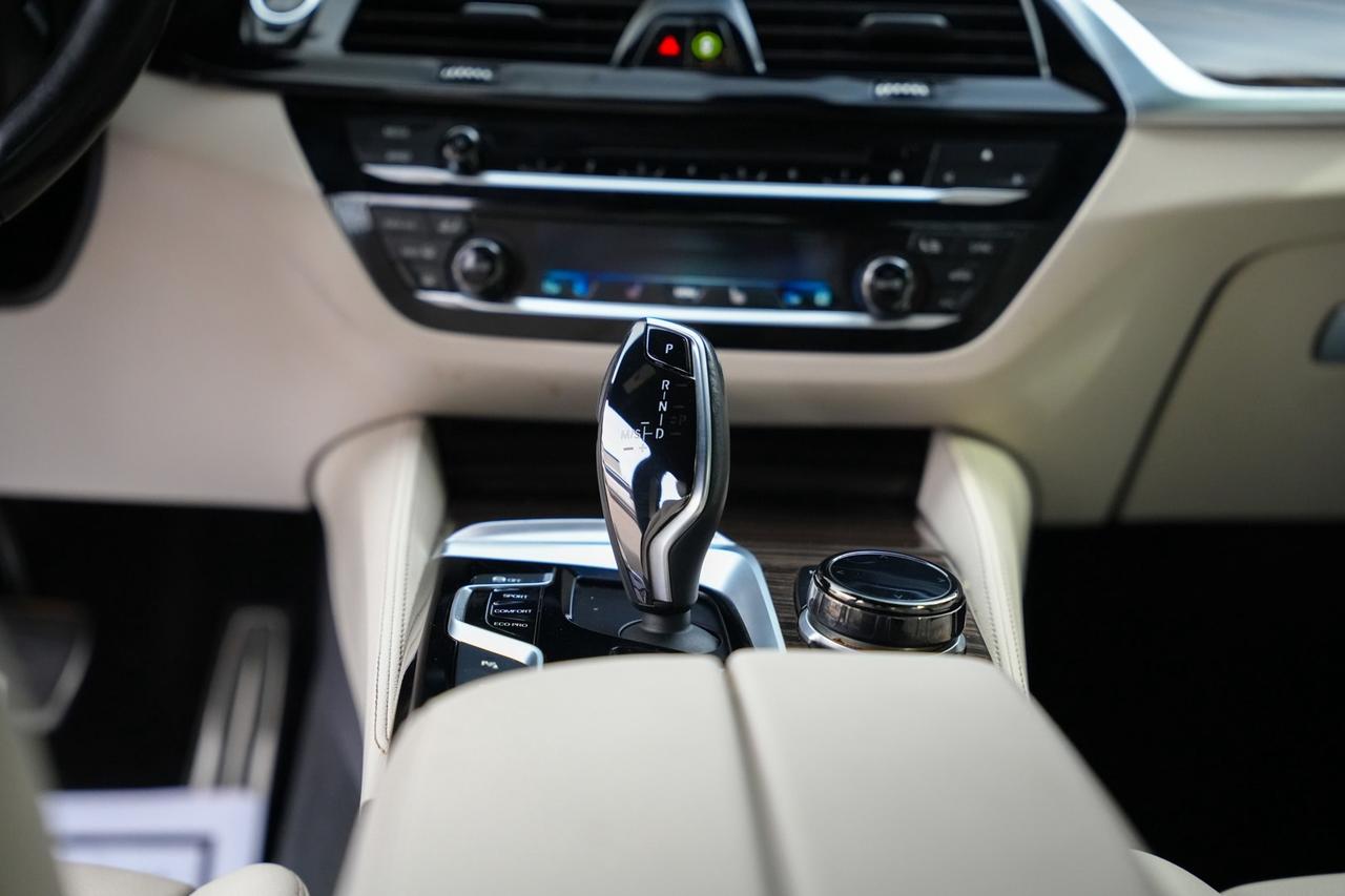 2018 BMW 5 Series 530i xDrive Photo