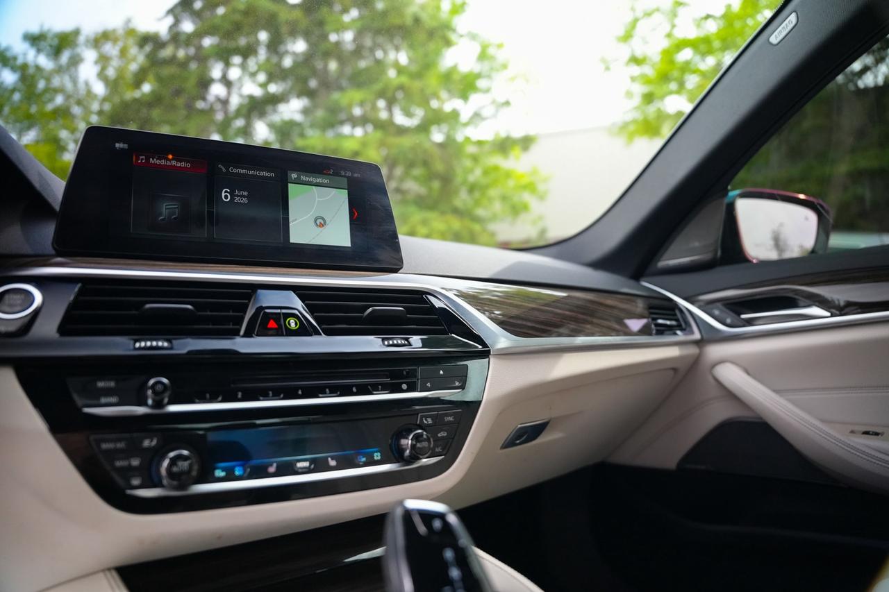 2018 BMW 5 Series 530i xDrive Photo