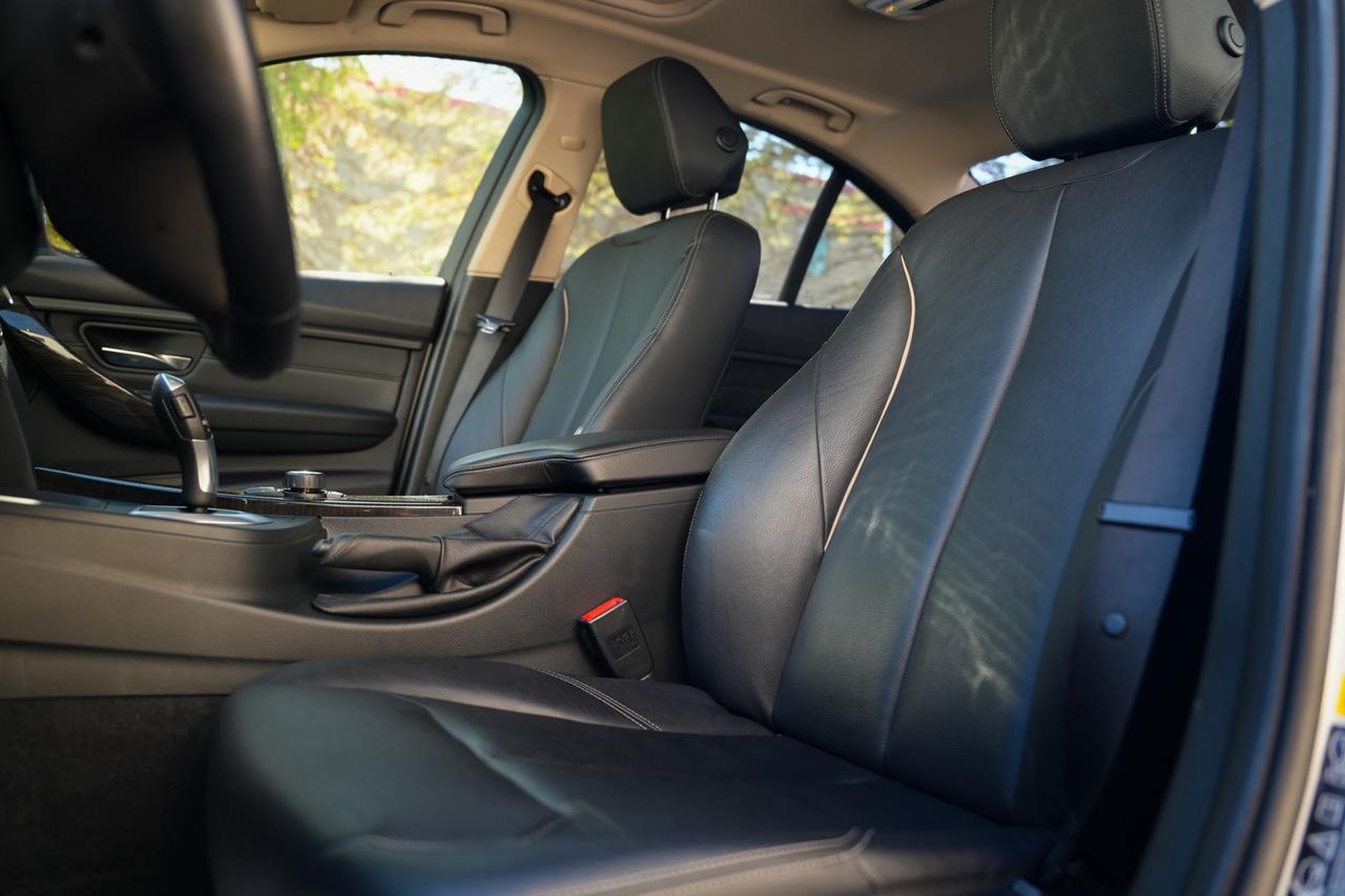 2013 BMW 3 Series 320i Sedan Photo