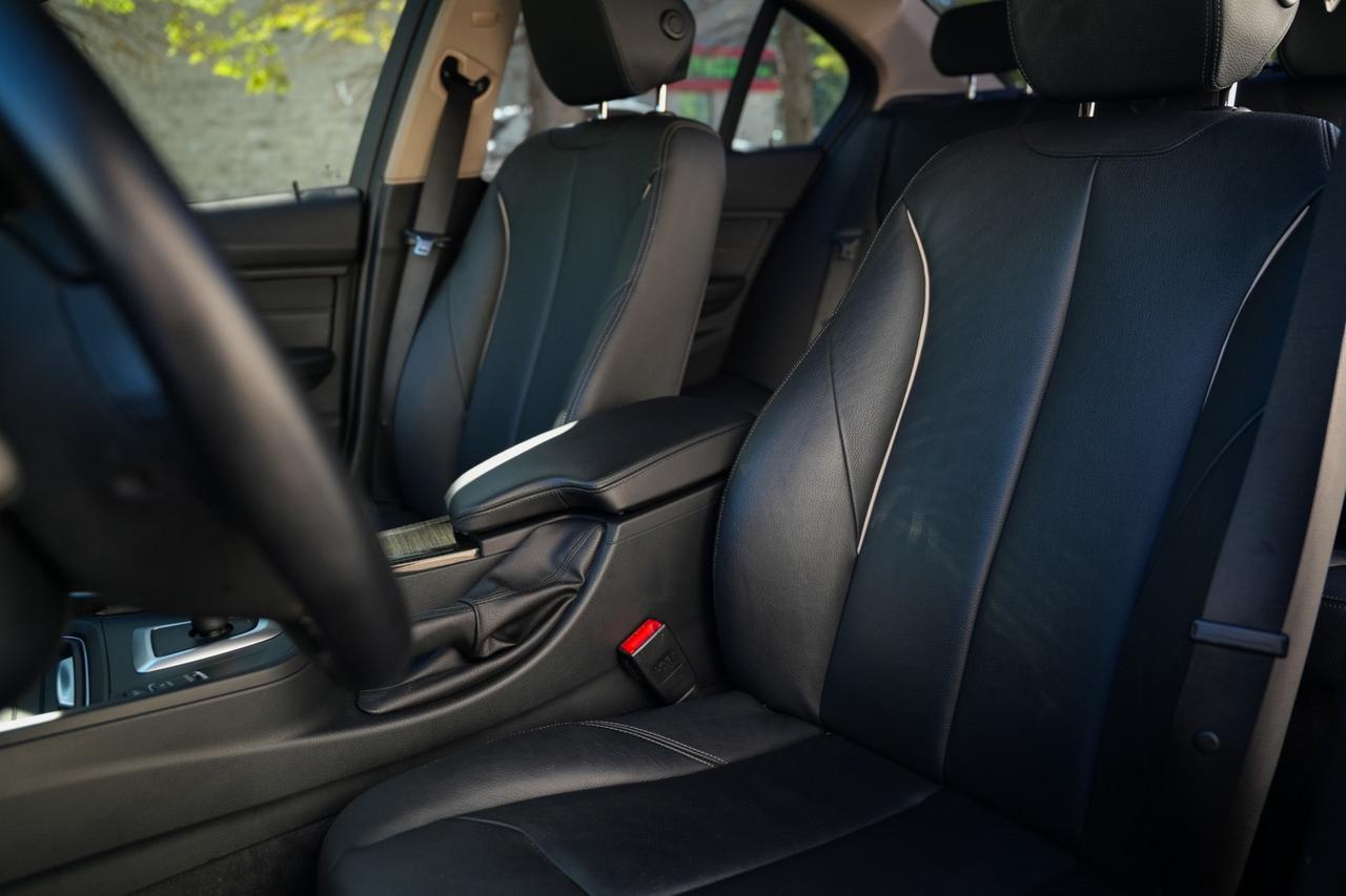 2013 BMW 3 Series 320i Sedan Photo