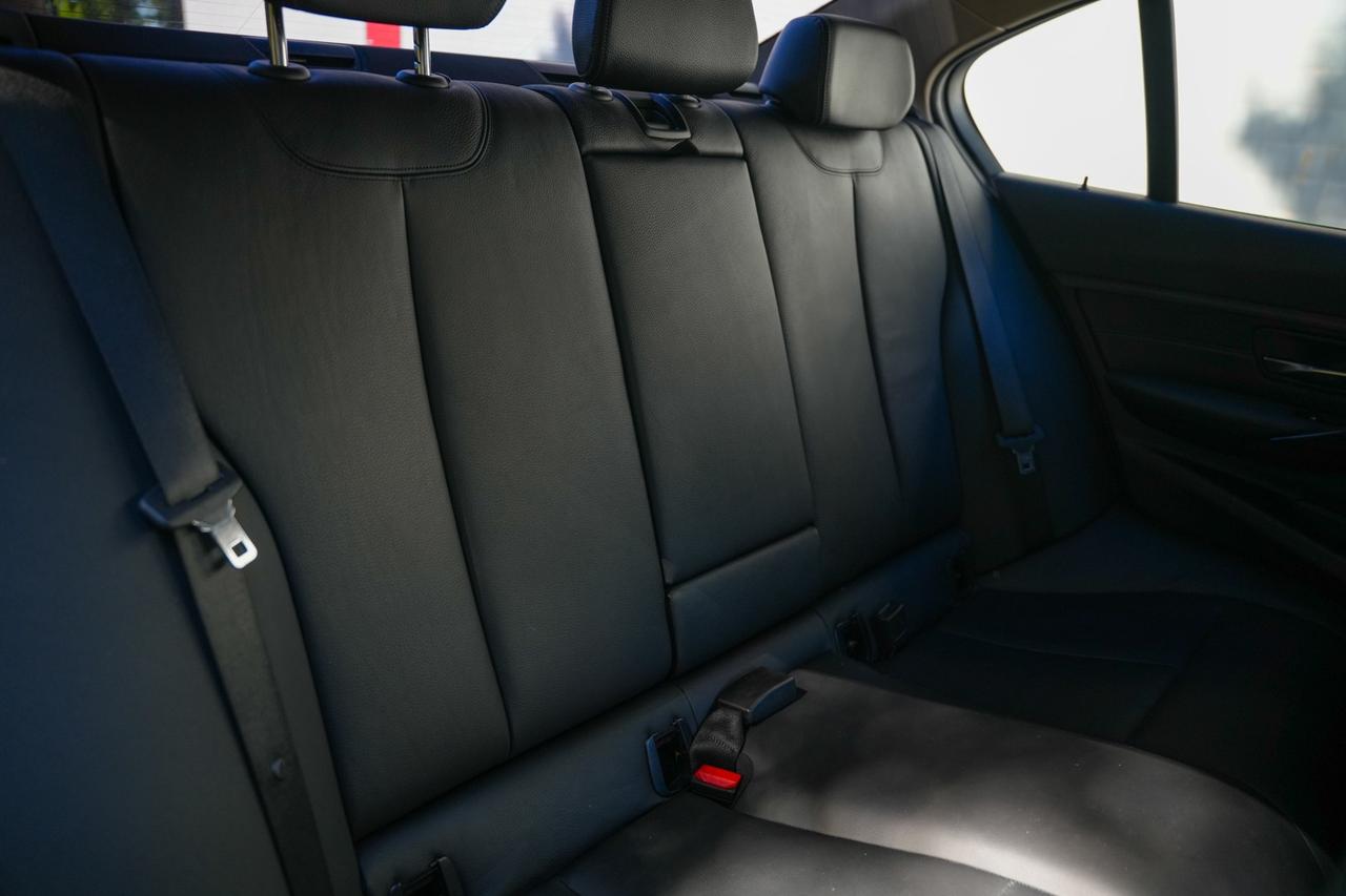 2013 BMW 3 Series 320i Sedan Photo