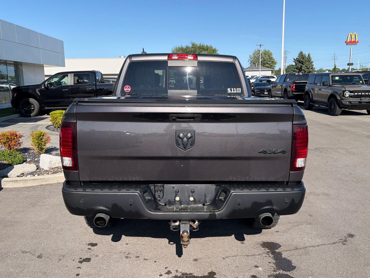 2022 RAM 1500 Classic WARLOCK 4X4 CREW CAB 5'7" BOX Photo3