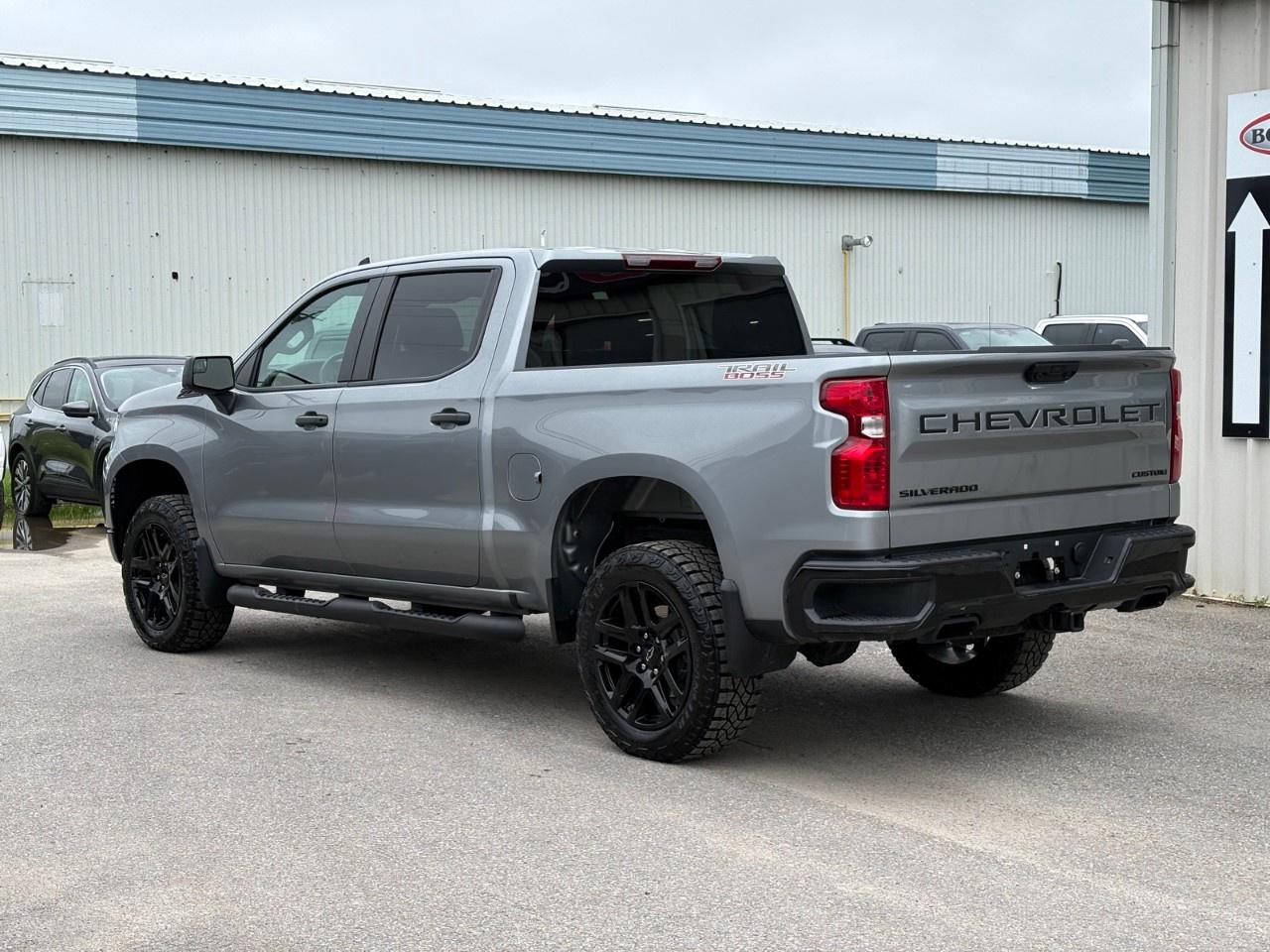 2025 Chevrolet Silverado 1500 Crew Cab Short Box 4-Wheel Drive Custom Trail Boss Photo