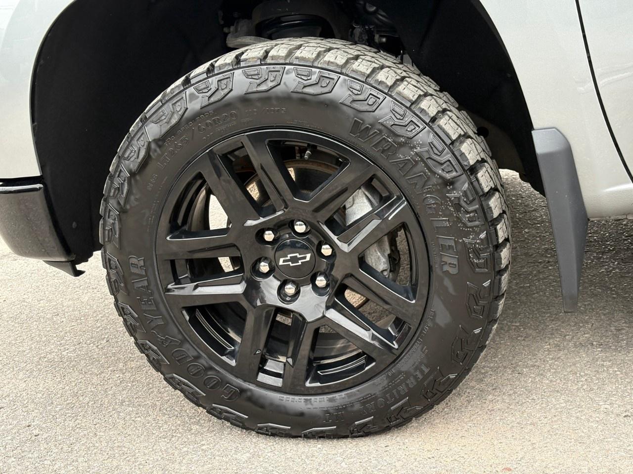 2025 Chevrolet Silverado 1500 Crew Cab Short Box 4-Wheel Drive Custom Trail Boss Photo