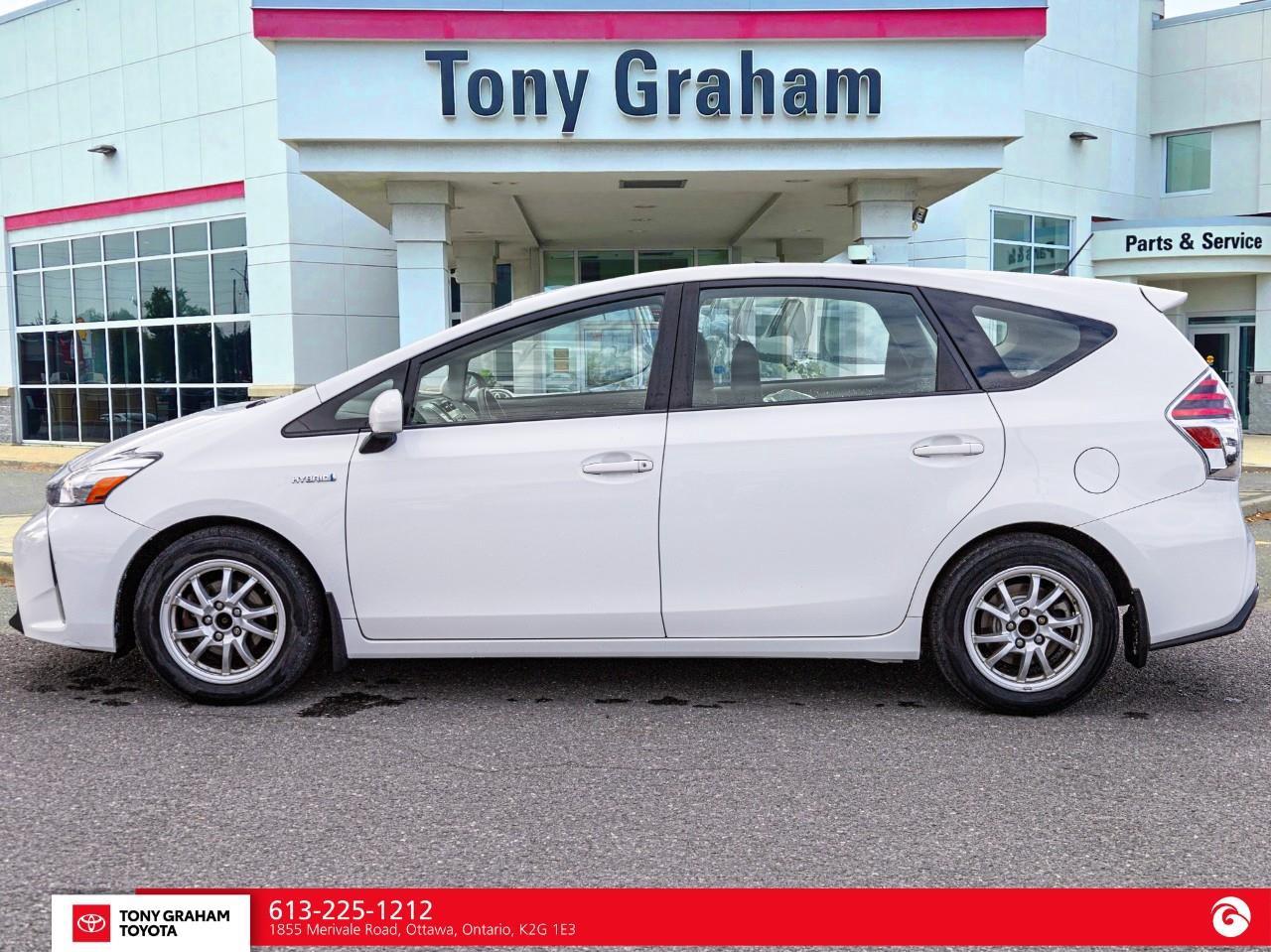 2016 Toyota Prius V Photo2