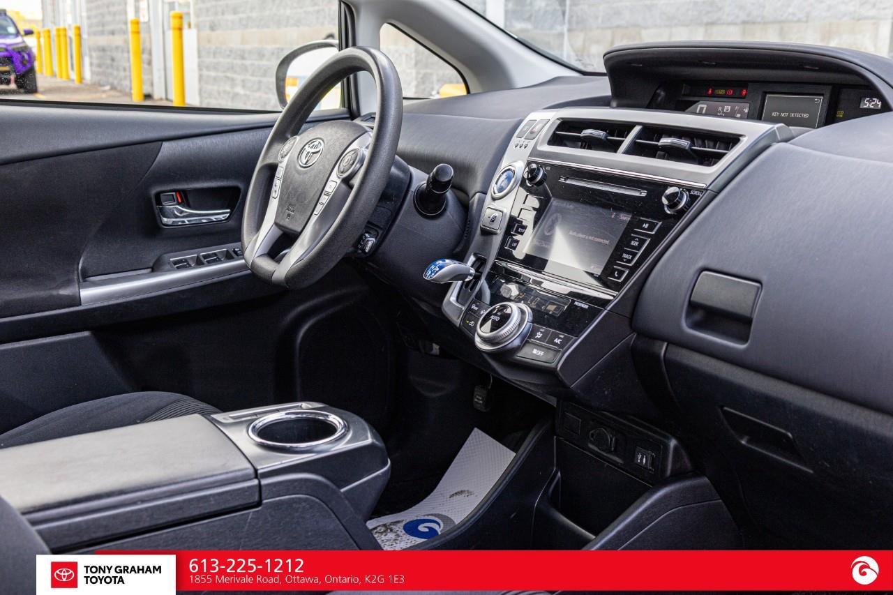 2016 Toyota Prius V Photo