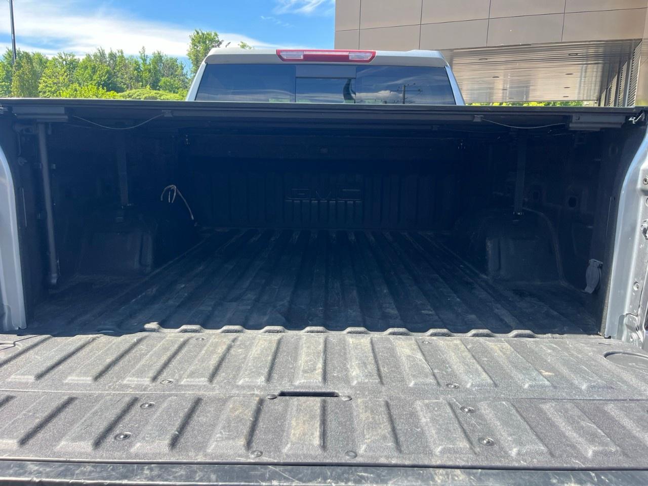 2023 GMC Sierra 1500 Crew Cab Short Box 4-Wheel Drive SLT Photo4